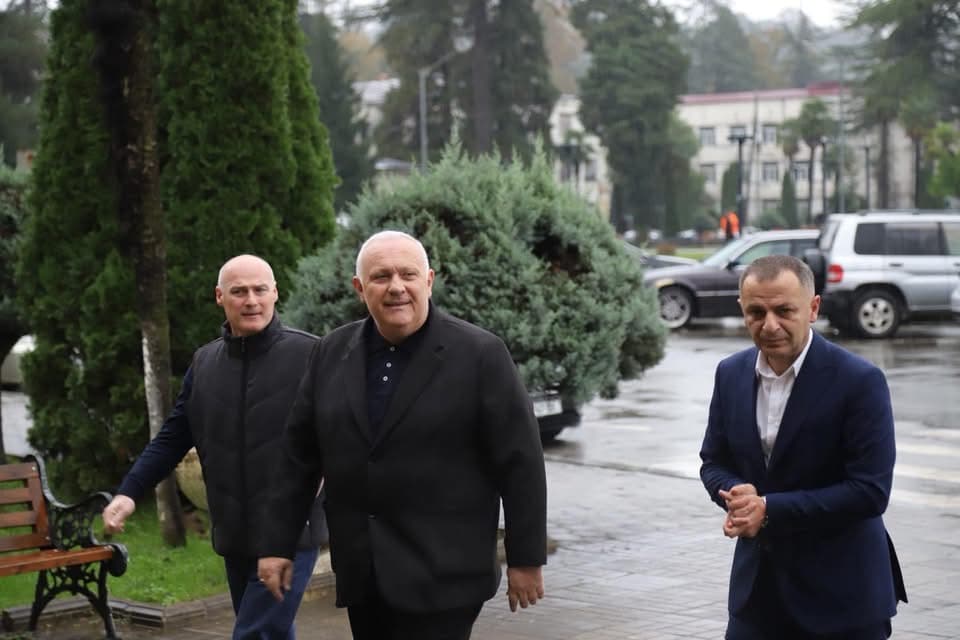 წალენჯიხის ახალი მერი თანამშრომლებს სახელმწიფო რწმუნებულმა წარუდგინა