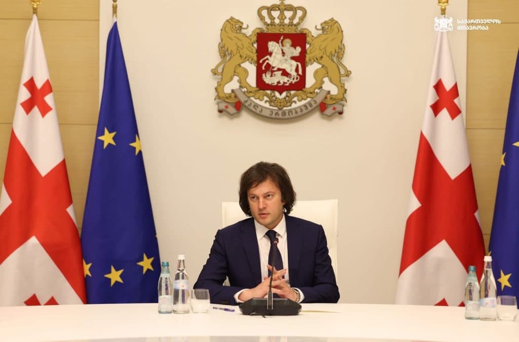 პრემიერ-მინისტრმა რეგიონებში სახელმწიფო რწმუნებულებთან და მუნიციპალიტეტების მერებთან მიმდინარე პროექტები და სამომავლო გეგმები განიხილა - image 13