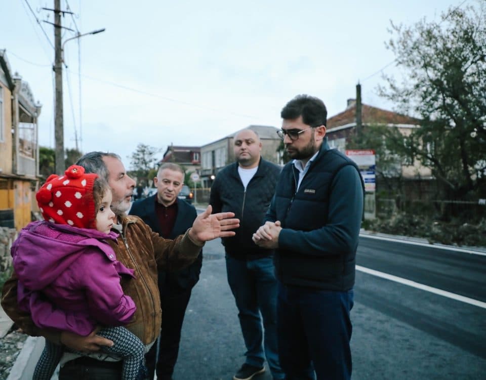 ფოთის მერი: „საგზაო ინფრასტრუქტურის განახლების მიმართულებით აქტიურად ვახორციელებთ სამუშაოებს როგორც სახელმწიფო, ისე ადგილობრივი ბიუჯეტის დაფინანსებით, რაც ეტაპობრივად ქალაქის ყველა ქუჩას მოიცავს“