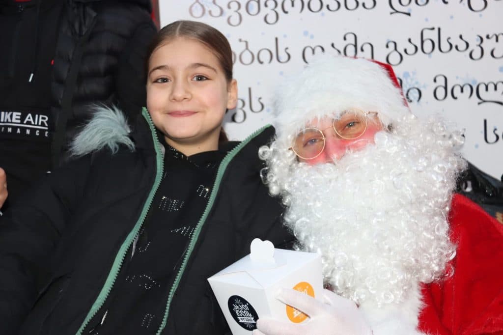 ჩხოროწყუში ნაძვის ხე აანთეს [ახალი წლის დღეები] - image 3