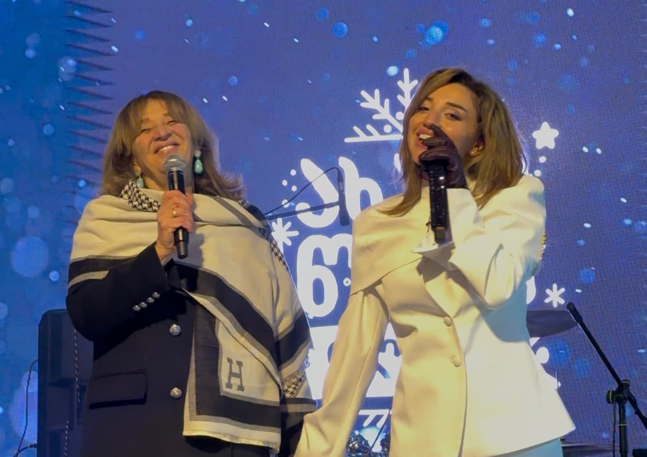 ნუცა ბუზალაძემ ზუგდიდში ახალი წლის ღამეს დედასთან ერთად მეგრული სიმღერა შეასრულა