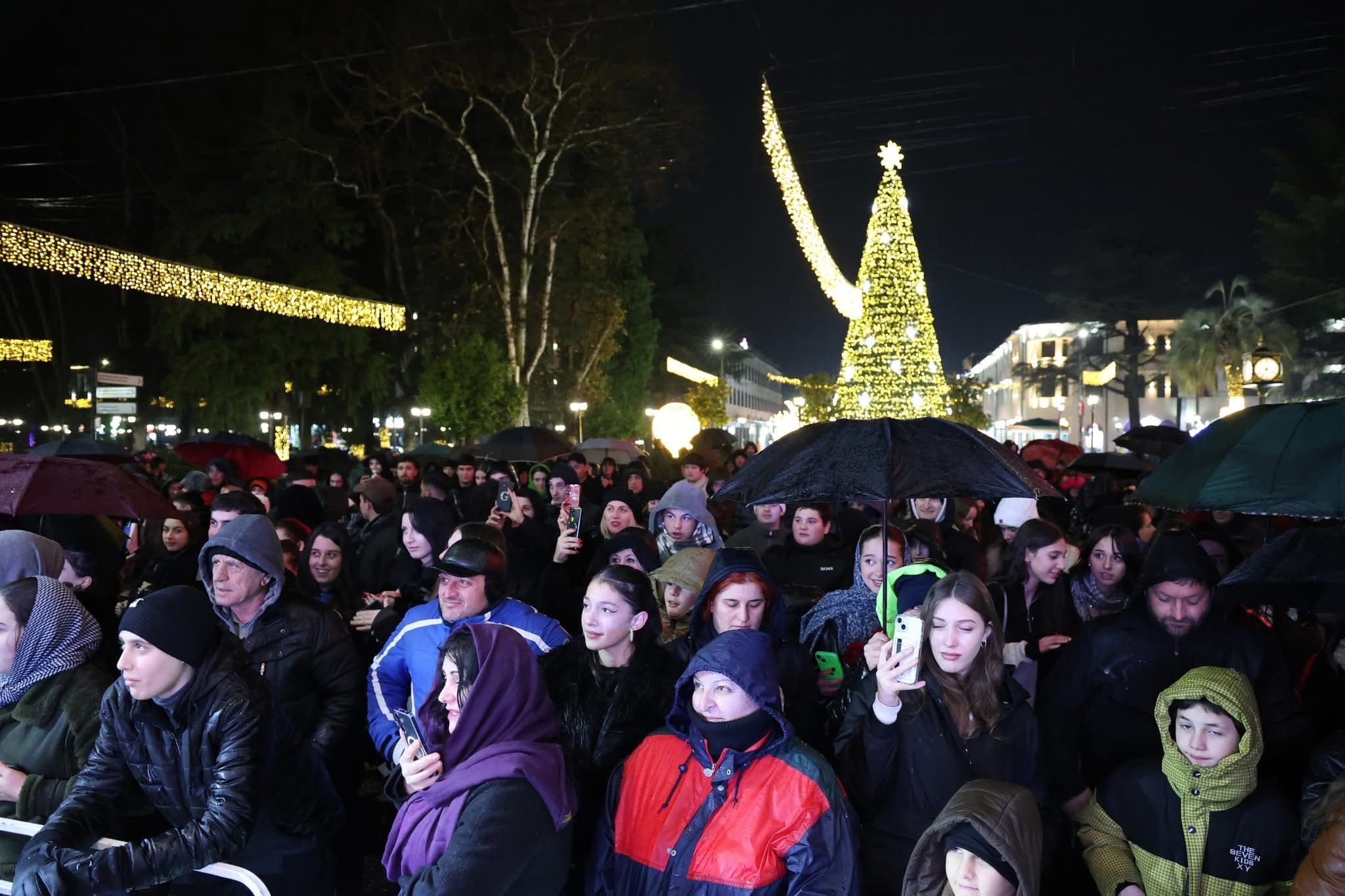 ახალი წლის ღამე ზუგდიდში [ფოტო/ვიდეო] - image 8