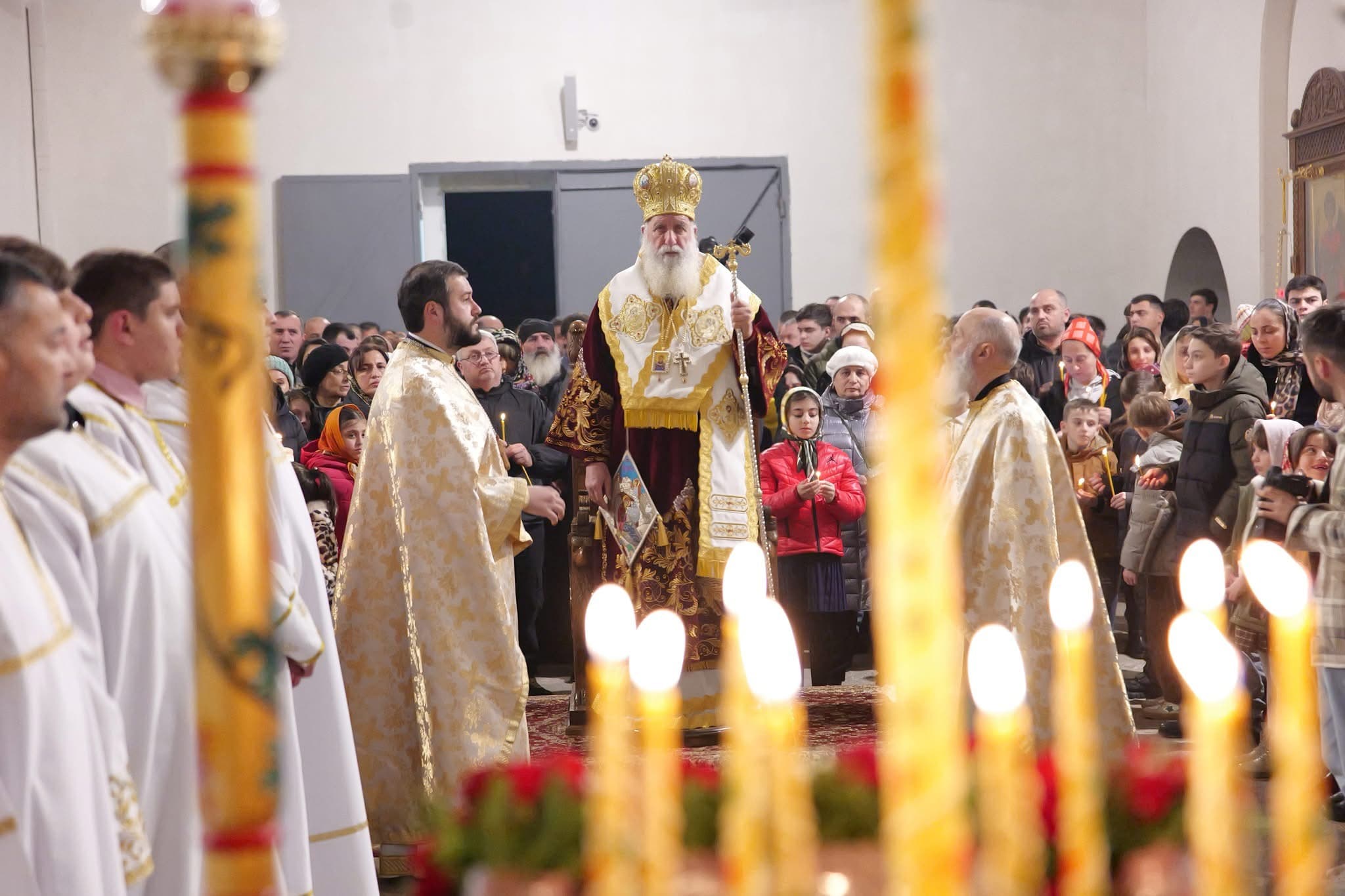 საშობაო ღვთისმსახურებას ზუგდიდში ხელისუფლების წარმომადგენლები დაესწრნენ