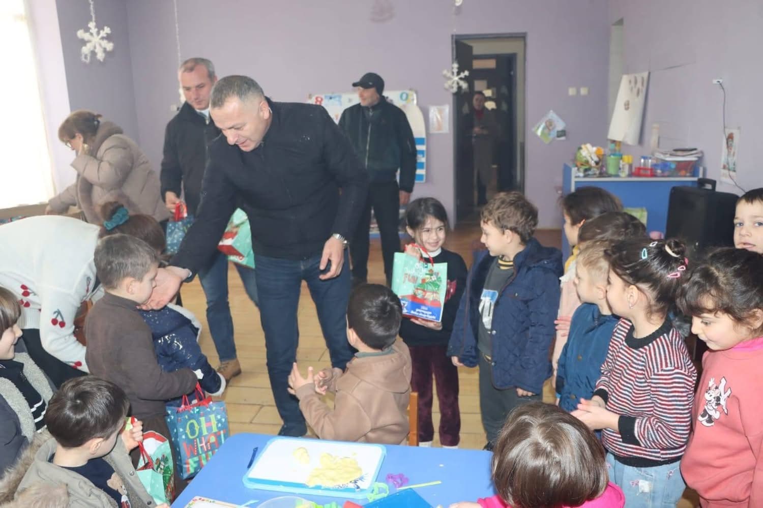 წალენჯიხის მერი საბავშვო ბაღებში არსებულ ვითარებას გაეცნო - image 2