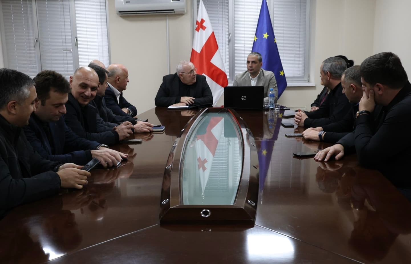 ახალგაზრდობის სააგენტოს თავმჯდომარე რეგიონის გუბერნატორს და მერებს შეხვდა