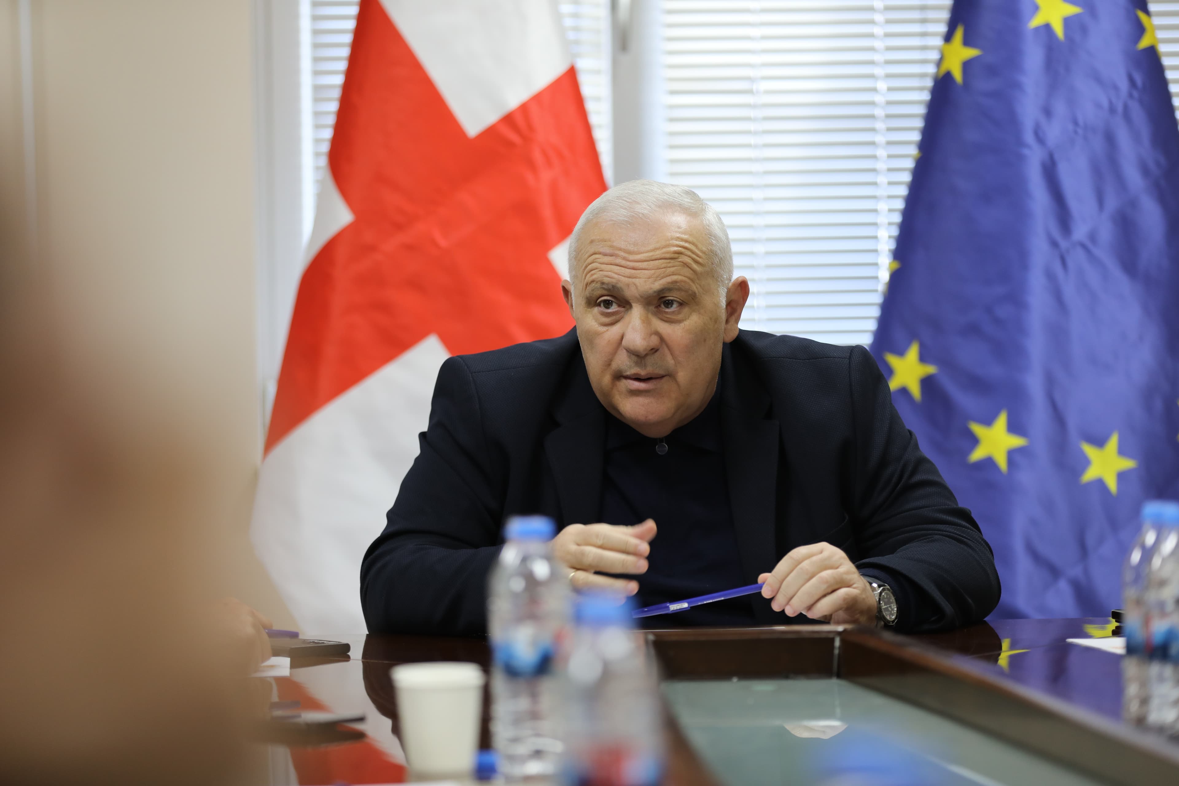 დავით ვერავამ, რეგიონში შემავალი მუნიციპალიტეტების მერებთან სამუშაო შეხვედრა გამართა - image 2