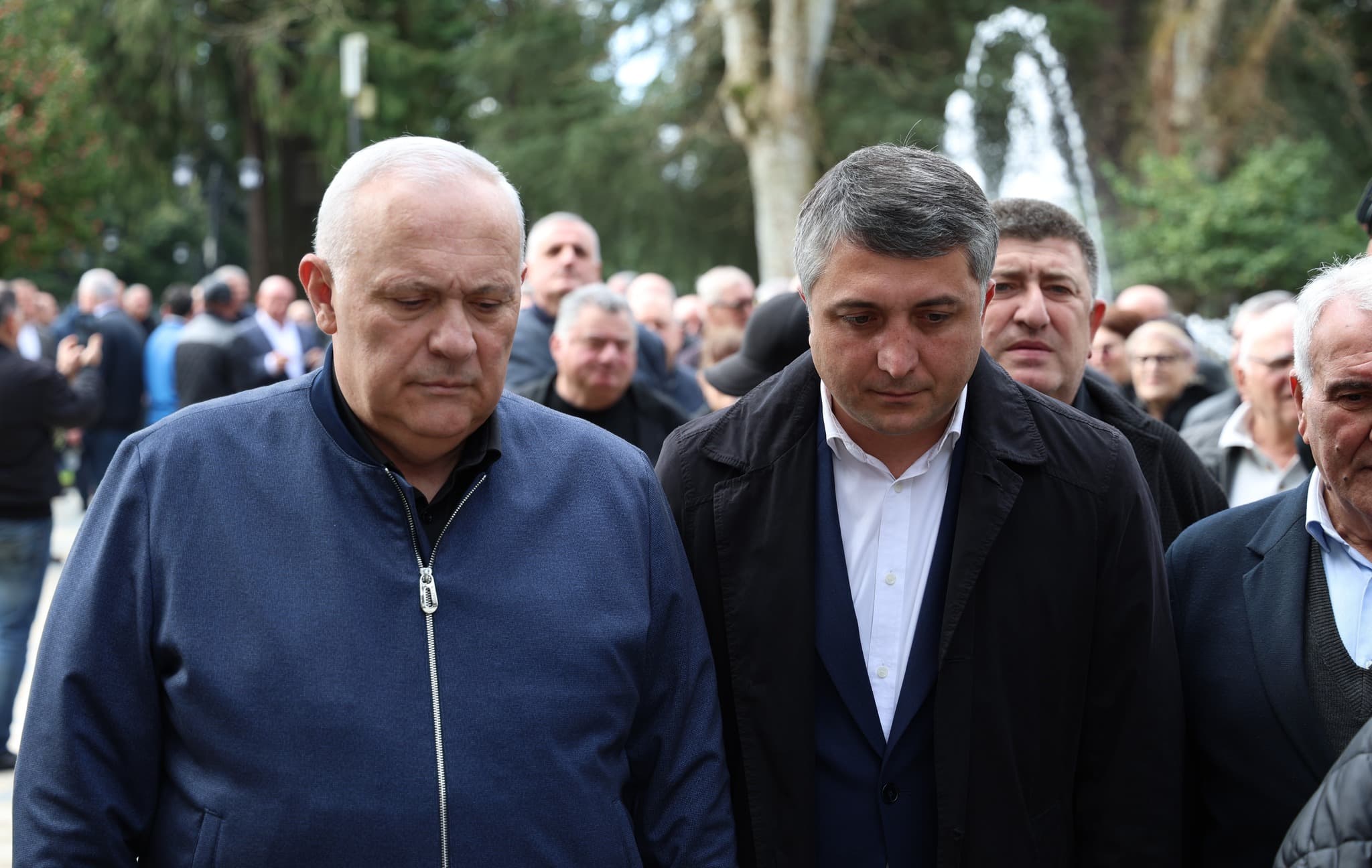 ადგილობრივი ხელისუფლების წარმომადგენლებმა ზვიად გამსახურდიას ხსოვნას პატივი მიაგეს ზუგდიდში - image 3