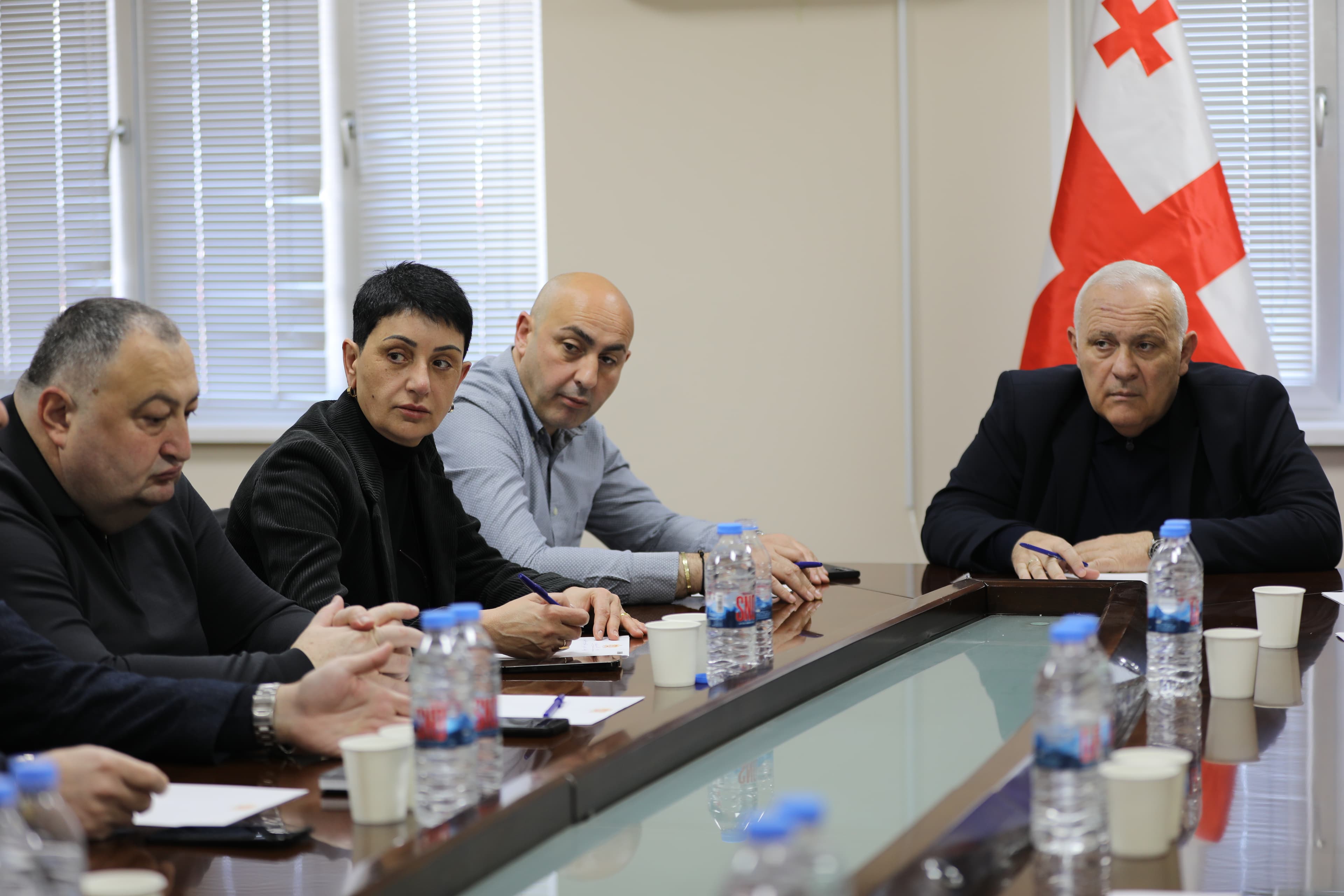დავით ვერავამ, რეგიონში შემავალი მუნიციპალიტეტების მერებთან სამუშაო შეხვედრა გამართა - image 3