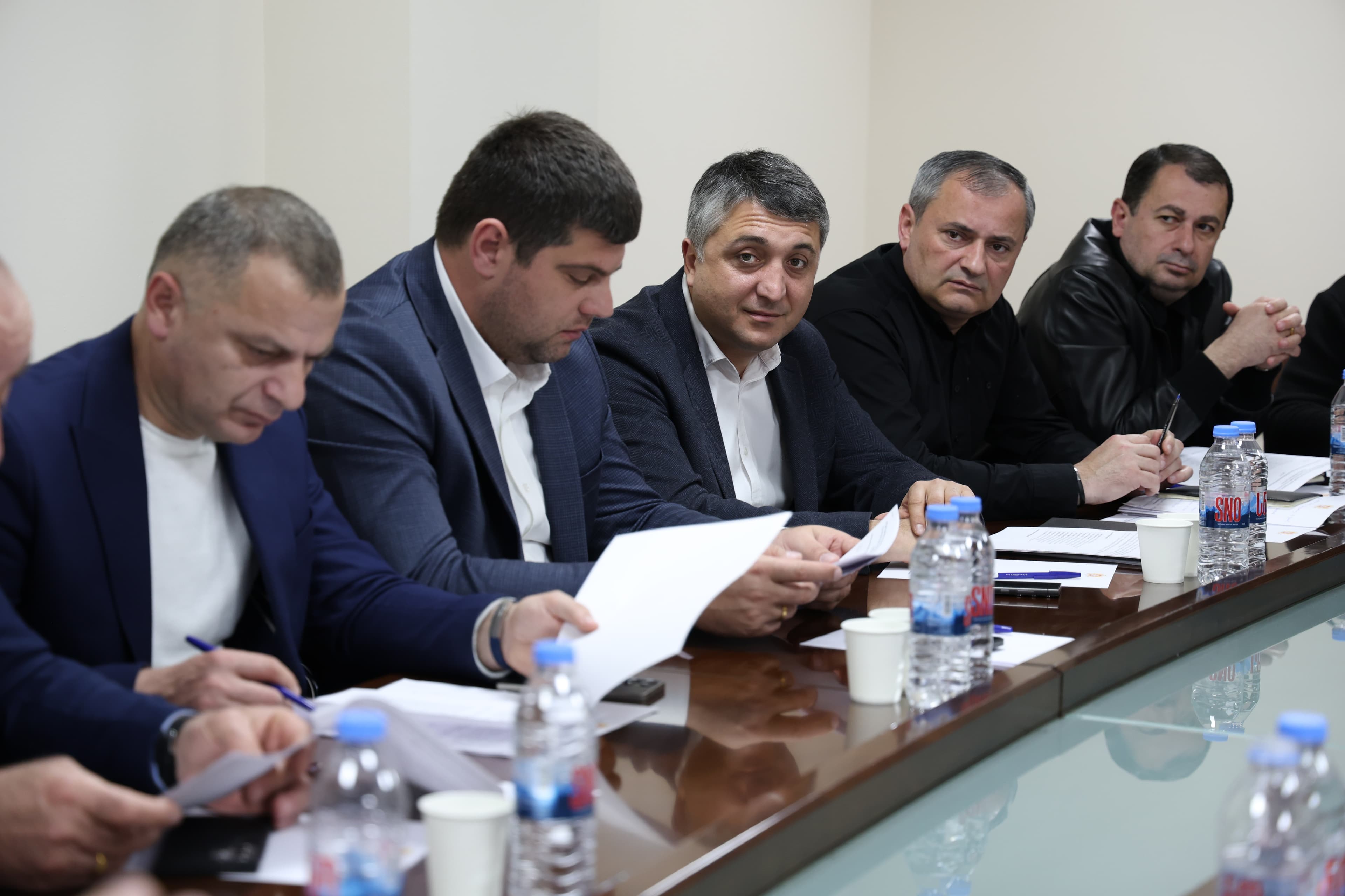 დავით ვერავამ, რეგიონში შემავალი მუნიციპალიტეტების მერებთან სამუშაო შეხვედრა გამართა - image 5