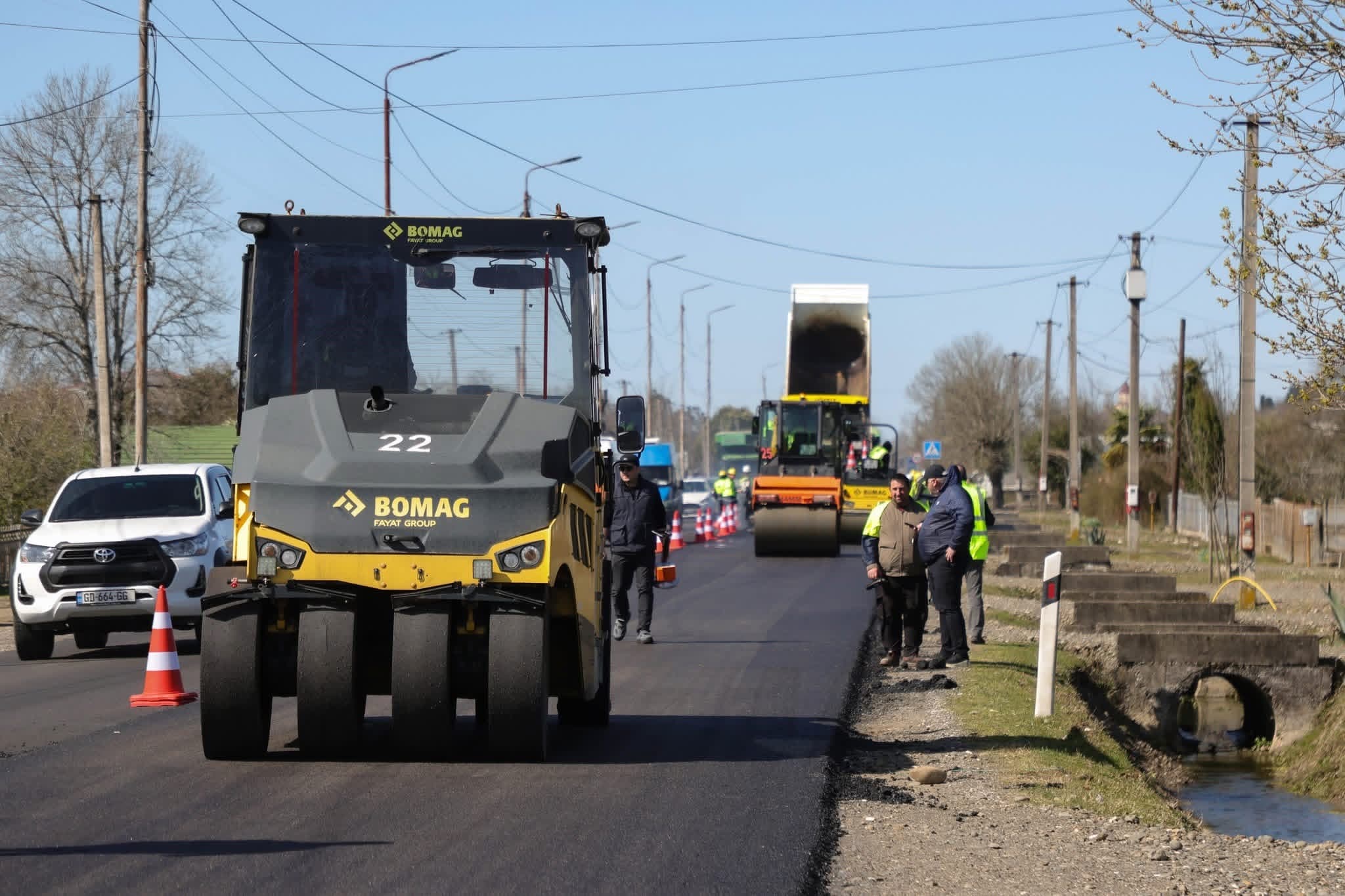 ხობში საერთაშორისო მნიშვნელობის გზის 6 კილომეტრიანი მონაკვეთი იგება  - image 9