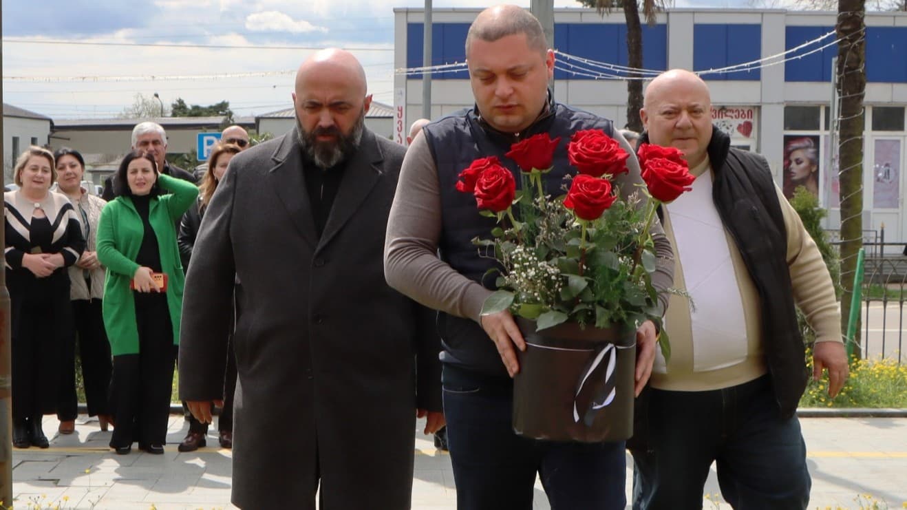 აბაშაში ზვიად გამსახურდიას ხსოვნას პატივი მიაგეს