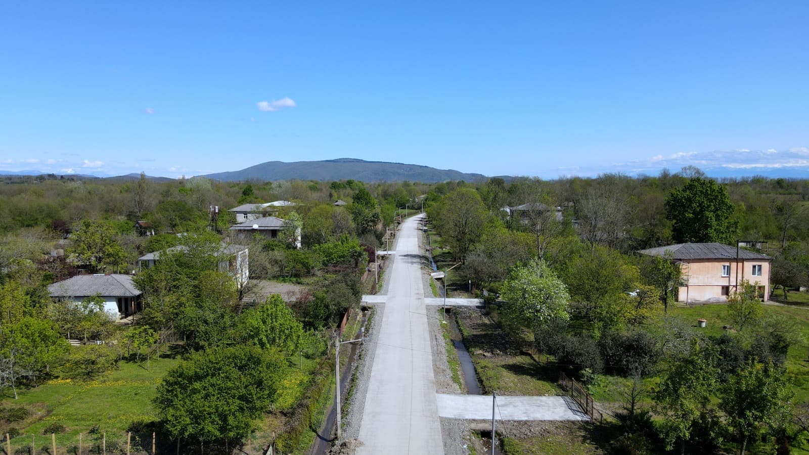 ხობის მუნიციპალიტეტის ზემო ქვალონის ადმინისტრაციულ ერთეულში გზის რეაბილიტაცია მიმდინარეობს