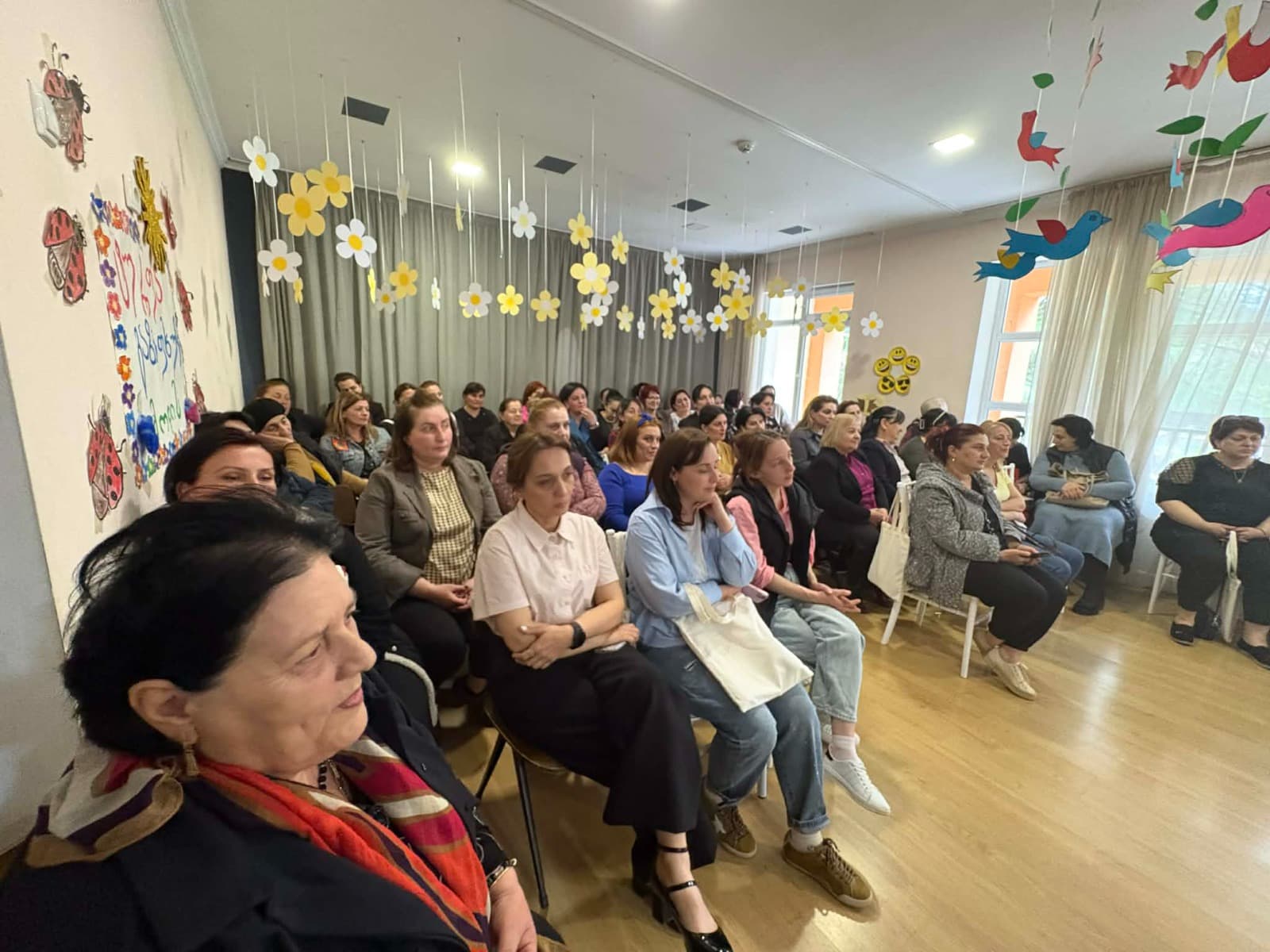 წალენჯიხის მუნიციპალიტეტის სკოლამდელ სააღმზრდელო-საგანმანათლებლო დაწესებულებათა მართვის ცენტრში საბავშვო ბაღების პედაგოგებისა და აღმზრდელებისთვის პრაქტიკულ-თეორიული სემინარი ჩატარდა