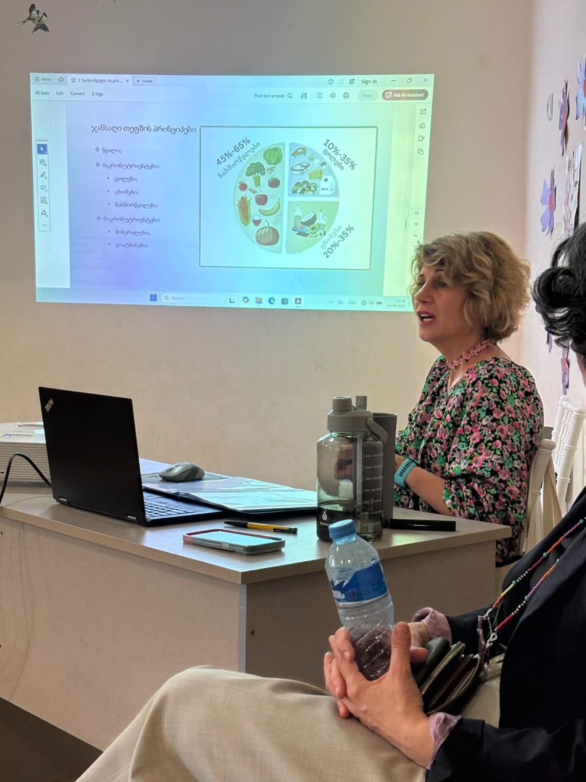 წალენჯიხის მუნიციპალიტეტის სკოლამდელ სააღმზრდელო-საგანმანათლებლო დაწესებულებათა მართვის ცენტრში საბავშვო ბაღების პედაგოგებისა და აღმზრდელებისთვის პრაქტიკულ-თეორიული სემინარი ჩატარდა - image 4