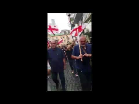 “ქართული მარშის” წევრები “დიდგორობას” აქციით შეხვდნენ