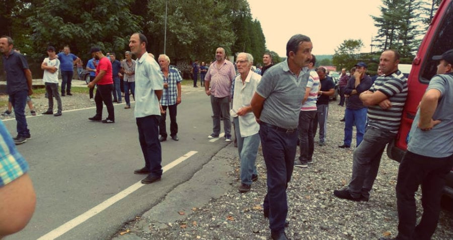 სოფელ ჯიხაშკარში გზის მოთხოვნით საპროტესტო აქცია ადგილობრივებმა გამართეს