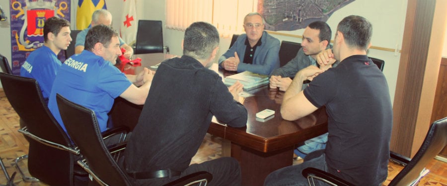 ფოთის მერი წარმატებულ სპორტსმენს შეხვდა
