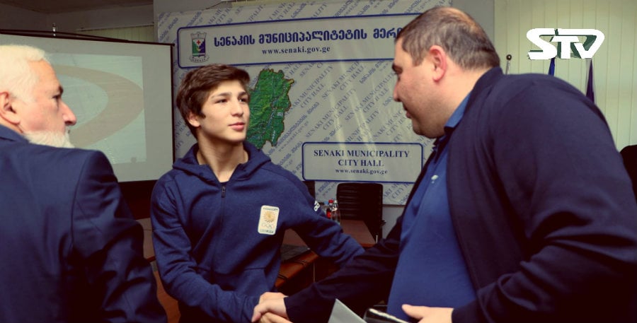 სენაკის მერი, პირველ ოლიმპიურ ჩემპიონს, 17 წლის გიორგი ჩხიკვაძეს შეხვდა