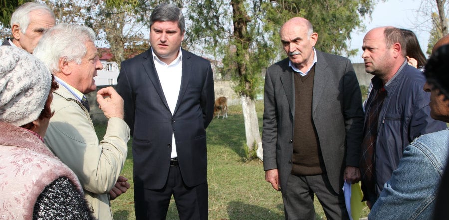 ზუგდიდში, დასახლების საერთო კრებას გიორგი შენგელია დაესწრო