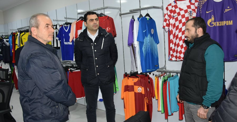 ალექსანდრე მოწერელია ფოთის სამკერვალო ფაბრიკას ეწვია