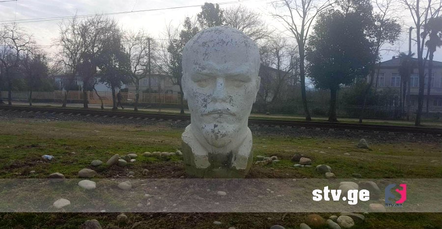 ლენინის ძეგლი ზუგდიდში [დღის ფოტო]