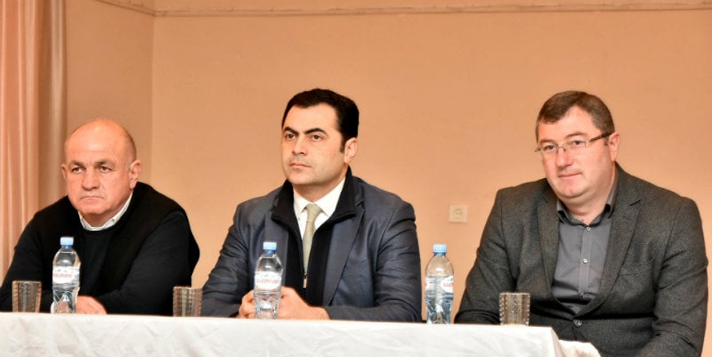 ალექსანდრე მოწერელია ჩხოროწყუში პირველი პრეზიდენტის თანამოაზრეებს შეხვდა
