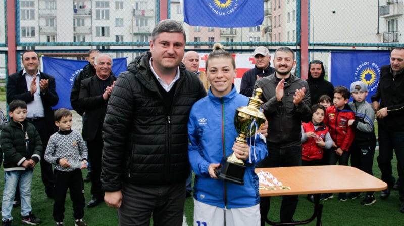 გიორგი შენგელია დევნილთა დასახლებაში საფეხბურთო ტურნირს დაესწრო