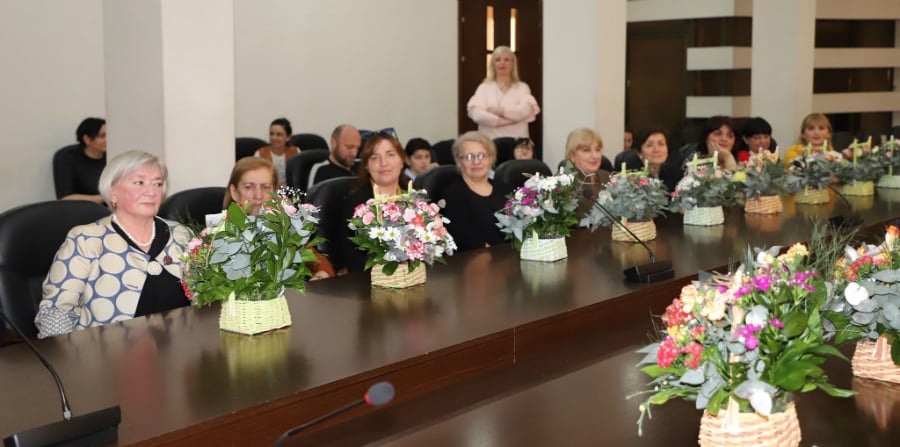 ზუგდიდის მერმა წარმატებული ქალბატონები დააჯილდოვა
