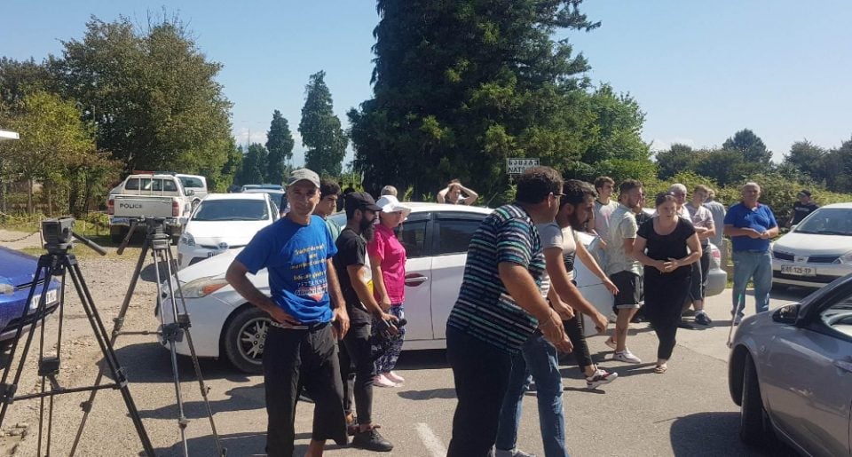 უგზოობა გააპროტესტეს ზუგდიდის მუნიციპალიტეტის სოფელ ნაცატუში