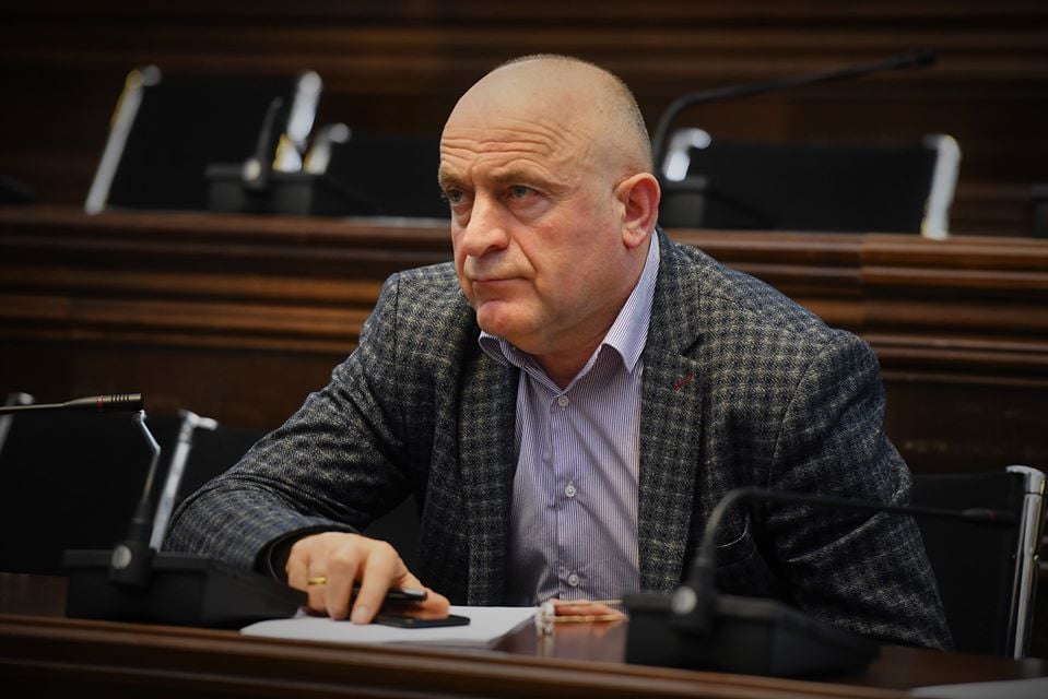 პარლამენტის წევრი რომელიც პანდემიის პერიოდში 2500 ოჯახს დაეხმარა