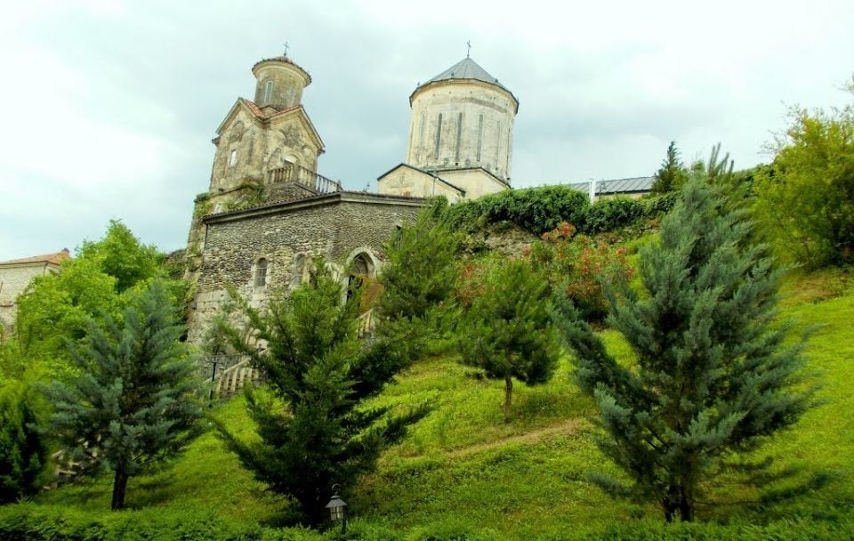 უცნობმა პირებმა მარტვილის მონასტერი გაქურდეს