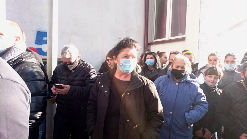 ზუგდიდში, დევნილთა ბინების გადაცემას ხმაური მოჰყვა