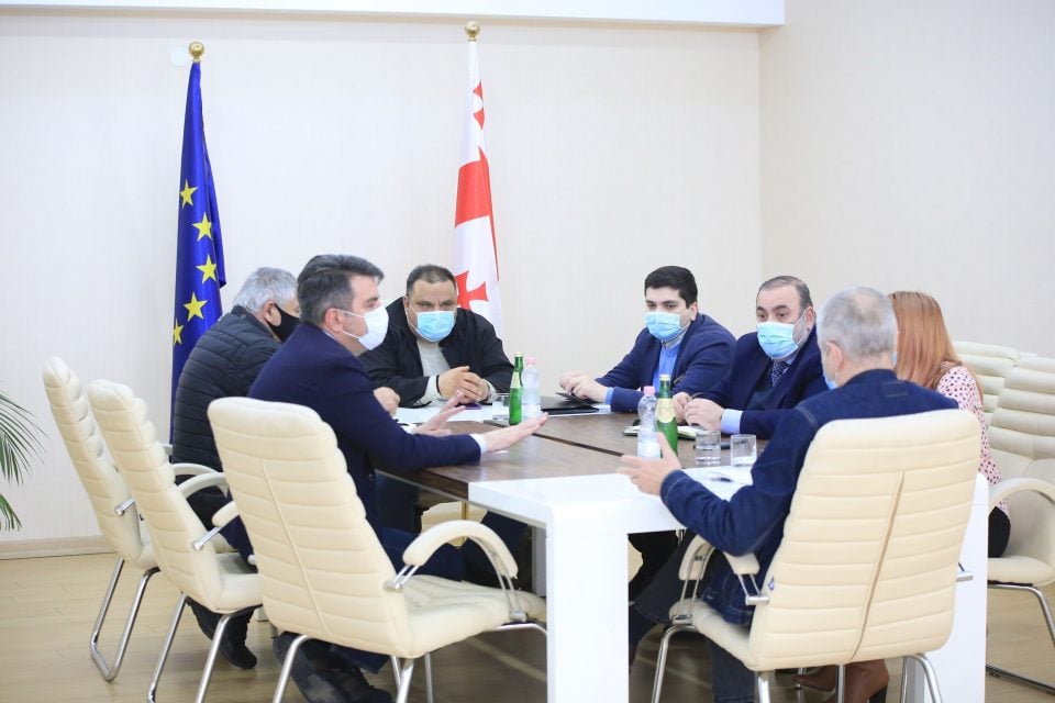 მალხაზ თორია, ვეტერანების საქმეთა სახელმწიფო სამსახურის დირექტორს, გენერალ-მაიორ კობა კობალაძეს შეხვდა