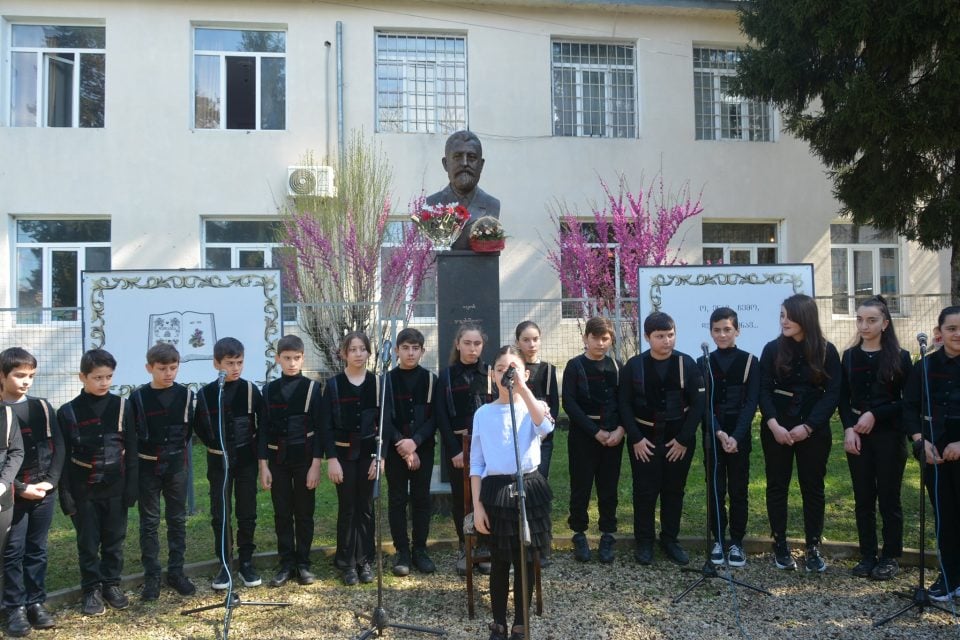 ჩხოროწყუში დედაენის დღე აღნიშნეს