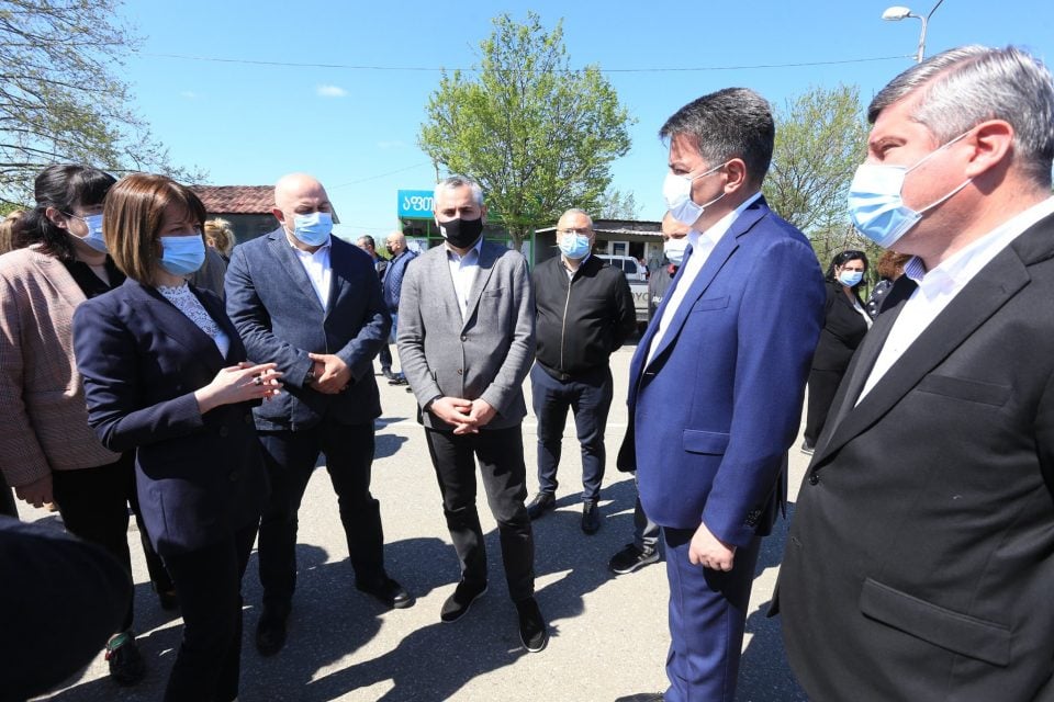 ეკატერინე ტიკარაძე ენგურის ხიდის ე.წ. გამშვებ პუნქტზე მოქალაქეების ტესტირების პროცესს გაეცნო