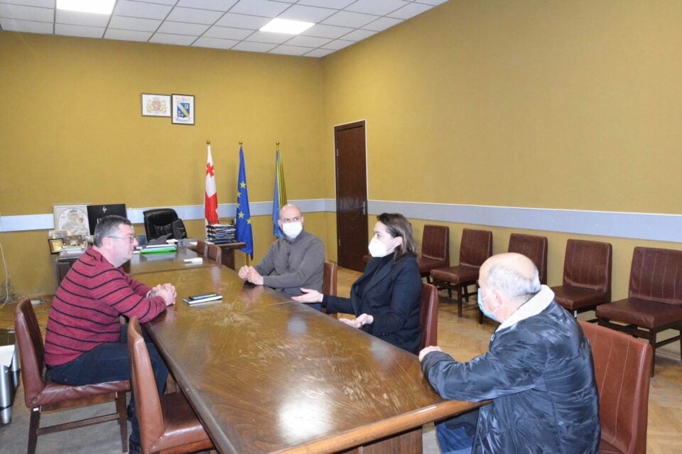 საქმიანი შეხვედრა ჩხოროწყუს მერიაში
