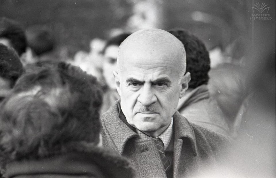 ნოდარ ნათაძე გარდაიცვალა