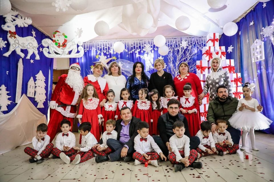 ფოთის საბავშვო ბაღების 1492 პატარა საახაწლო საჩუქრებს მიიღებს