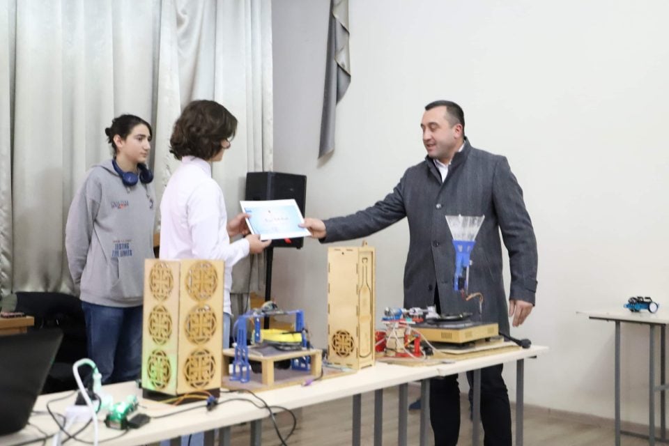 მარტვილის მუნიციპალიტეტის კერძო სკოლა „სხივის“ მოსწავლე ლუკა წოწორია, 2022 წლის მოსწავლე გამომგონებელთა კონკურსის „ლეონარდო დავინჩი“-ს გამარჯვებულია