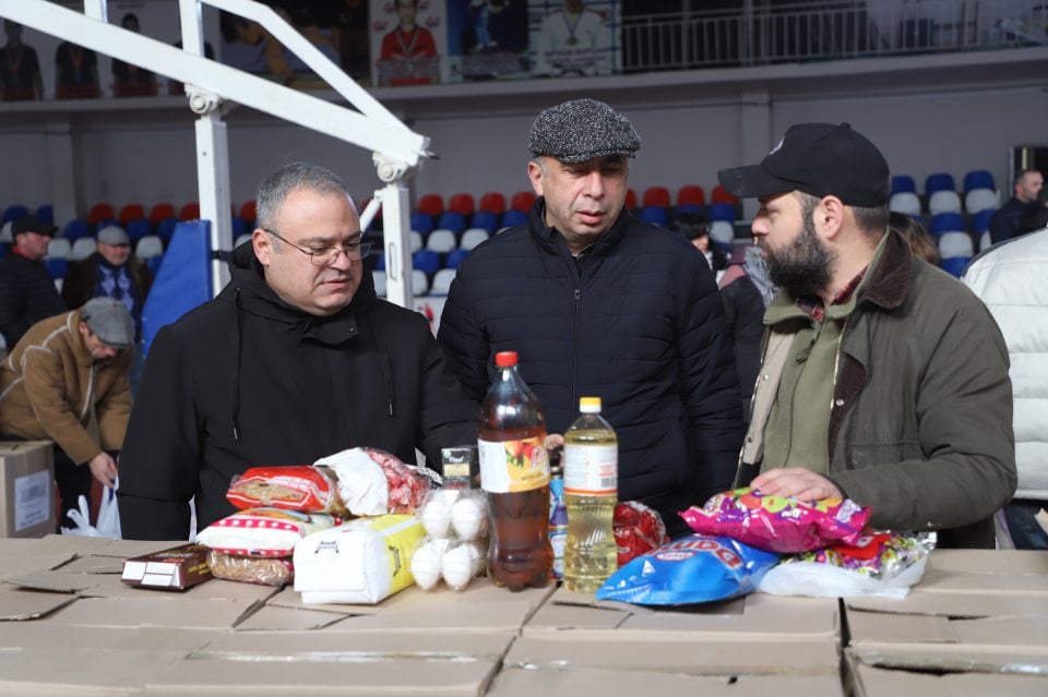 ზუგდიდის მუნიციპალიტეტის მერიამ, ტრადიციულად, 500 ოჯახს, საახალწლო ნობათი გადასცა