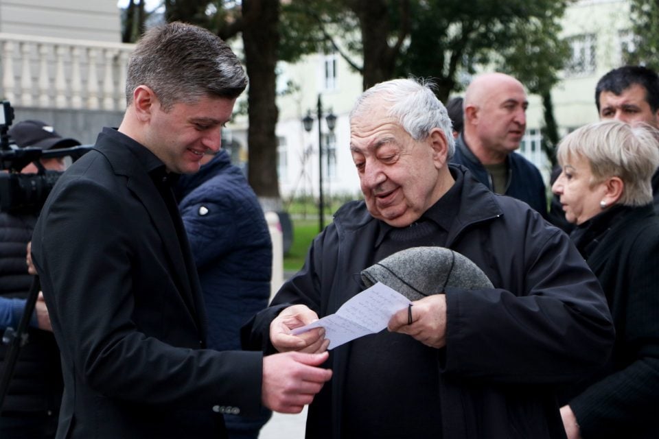 პარლამენტის ფოთის, ხობის და სენაკის მაჟორიტარი დეპუტატობის კანდიდატი მოსახლეობას ფოთსა და სენაკში შეხვდა