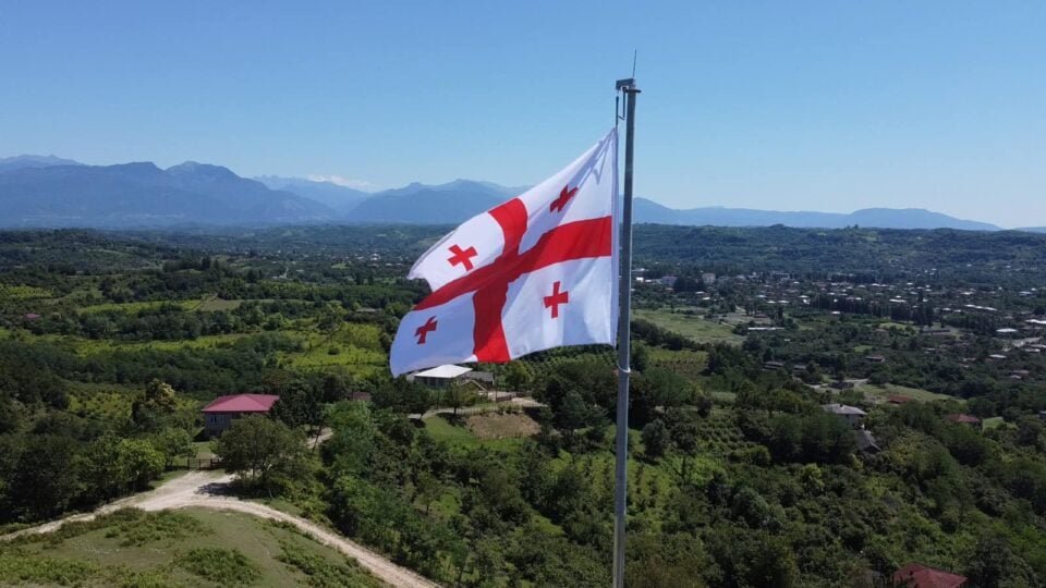 ჩხოროწყუს მუნიციპალიტეტის სოფელ ლესიჭინეში სახელმწიფო დროშა აღიმართა