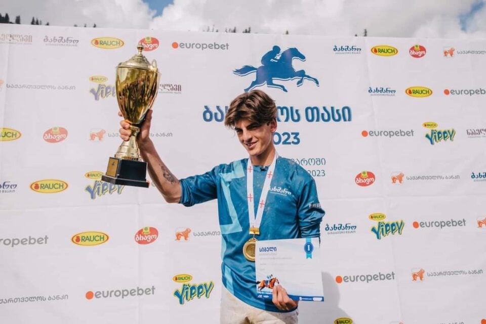 ბახმაროს საცხენოსნო დოღის მთავარი პრიზიორი ზუგდიდელი საბა თელია გახდა
