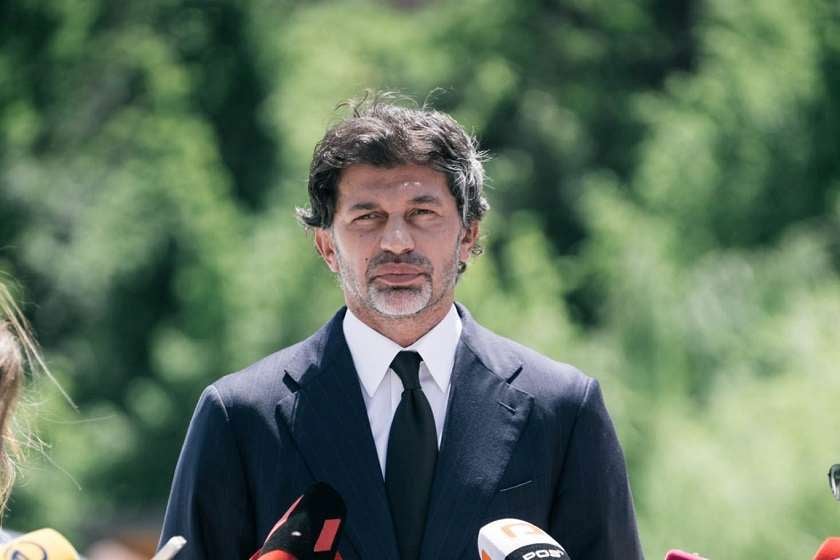 კახა კალაძე: მადლობელი ვარ ღმერთის, რომ გადამირჩინა შვილები. სტიქიამდე დატოვეს სასტუმრო, მაგრამ იქ რომ ყოფილიყვნენ, უნდა დაეტოვებინათ სამაშველო ღონისძიების დროს, არ უნდა ჩაესვათ ვერტმფრენში და არ გადმოეყვანათ?