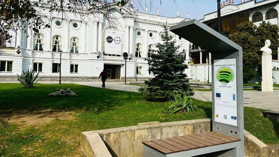 ასოციაცია „დეამ“ სენაკში ენერგოეფექტური სკამები დაამონტაჟა