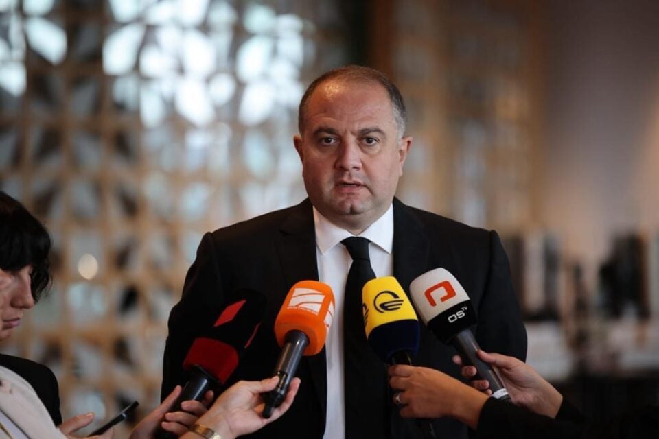 ირაკლი ჩიქოვანი: ჩინეთში დიდი ყურადღებით უყურებენ იმ პროცესებს, რომელიც ჩვენს ეკონომიკაში მიმდინარეობს. ისინი პოზიტიურად აღიქვამენ ეკონომიკური ზრდის იმ სიჩქარესა და ტემპს, რომელიც ქვეყანაში გვაქვს