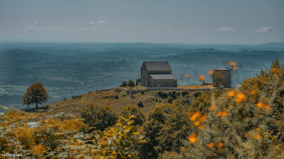 ჩხოროწყუში ოცინდალეს ტაძრამდე მისასვლელი გზის რეაბილიტაცია მიმდინარეობს