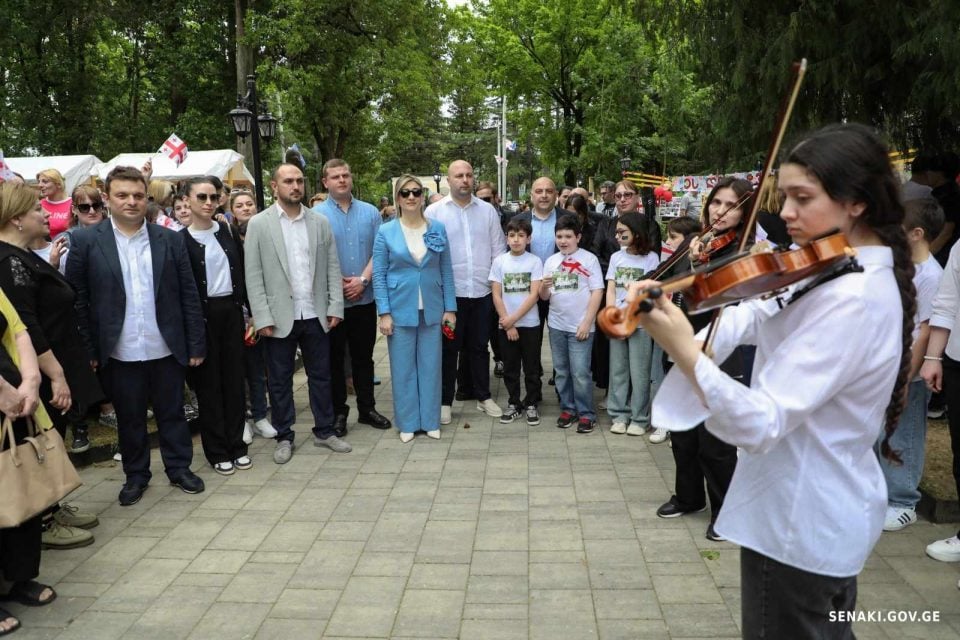 სენაკში, 26 მაისი,  მრავალფეროვანი საზეიმო ღონისძიებებით აღინიშნა