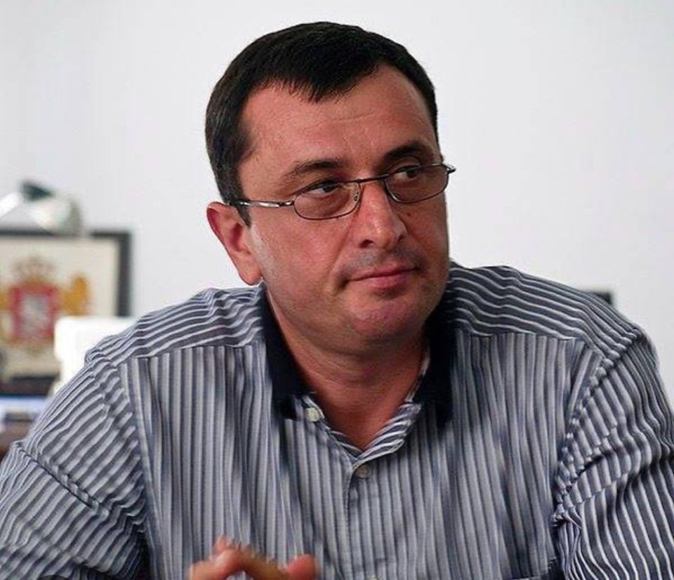 ჩხოროწყუში, გვარამია/მელიას პარტიის მთვრალმა წევრმა, ვახტანგ ლემონჯავამ „ქართული ოცნების“ ადგილობრივი საარჩევნო შტაბის ხელმძღვანელის, ჯუმბერ იზორიას ავტომანქანა ქვებით დაუმტვრია. საქმეზე დაწყებულია გამოძიება