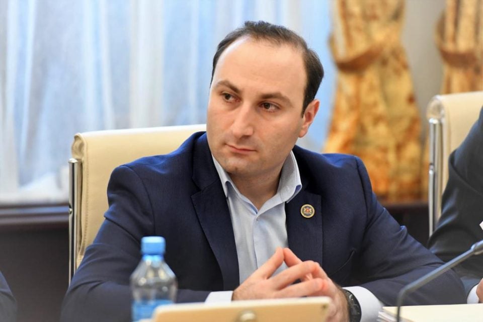 ანრი ოხანაშვილი: სტრასბურგის სასამართლოს გადაწყვეტილებით, დადასტურდა, რომ კეზერაშვილმა თავდაცვის მინისტრობის დროს 2008 წლის ომამდე ბიუჯეტიდან გაფლანგა ქართული ჯარისთვის განკუთვნილი დიდი ოდენობით თანხა, 5 მილიონ 60 ათასი ევრო